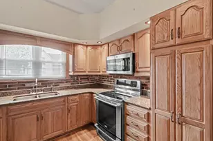 524 E Oakwood Ave, Bucyrus, OH 44820 - Photo 5
