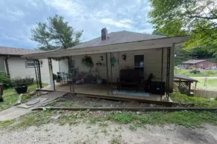 685 N Walnut St, Logan, OH 43138 - Photo 1