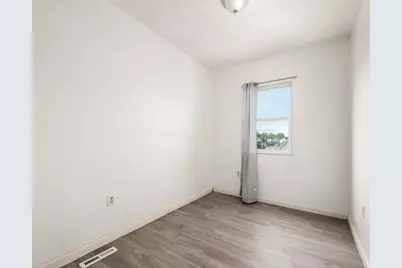 100 S Oakley Avenue, Columbus, OH 43204 - Photo 13