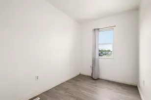 100 S Oakley Ave, Columbus, OH 43204 - Photo 13