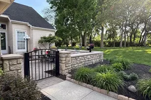 2637 Vi-Lilly Cir W, Grove City, OH 43123 - Photo 11