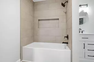 298 N Burgess Ave, Columbus, OH 43204 - Photo 35