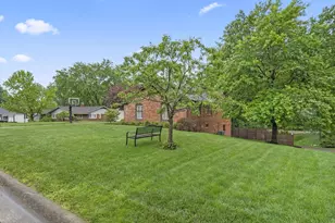 945 Stoney Creek Rd, Columbus, OH 43235 - Photo 3