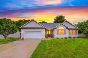 886 Golfview Dr, Chillicothe, OH 45601 - Photo 1