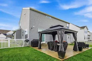 1275 Meadow View Dr, Marysville, OH 43040 - Photo 9