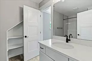 176 E Weber Rd, Columbus, OH 43202 - Photo 23