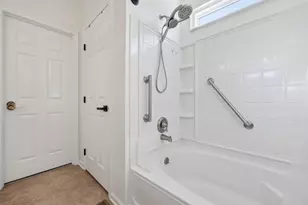 300 Waters Edge Dr, Hebron, OH 43025 - Photo 17