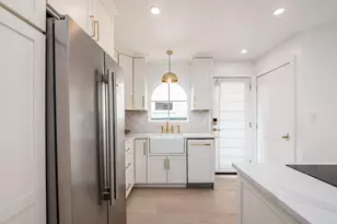 275 E Royal Forest Blvd, Columbus, OH 43214 - Photo 23