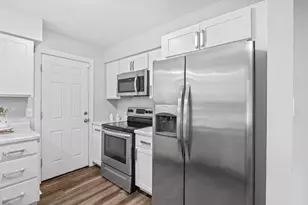 909 Hillery Rd, Columbus, OH 43229 - Photo 9