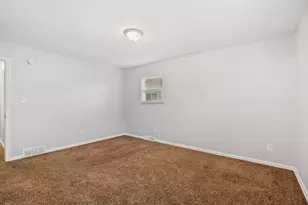 909 Hillery Rd, Columbus, OH 43229 - Photo 15