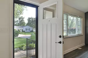 689 Beautyview Ct, Columbus, OH 43214 - Photo 5