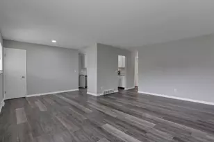 2758 Beulah Rd, Columbus, OH 43211 - Photo 9