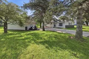 1155 W Choctaw Dr, London, OH 43140 - Photo 3