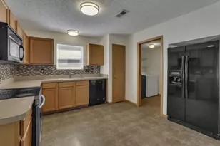 5724 Galveston Dr, Columbus, OH 43228 - Photo 9