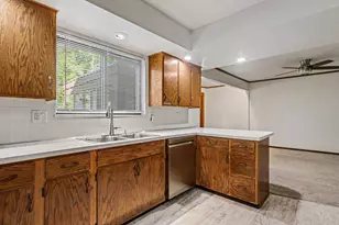 2129 Brookhurst Ave, Columbus, OH 43229 - Photo 9