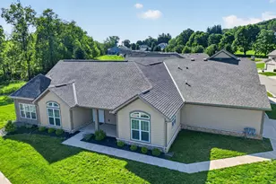 631 Woods Edge Ln, Newark, OH 43055 - Photo 1