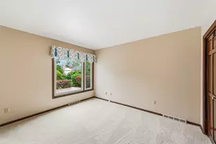 2060 MacKenzie Dr, Columbus, OH 43220 - Photo 19
