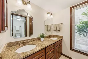 2060 MacKenzie Dr, Columbus, OH 43220 - Photo 17
