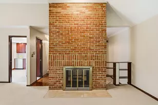 2060 MacKenzie Dr, Columbus, OH 43220 - Photo 7