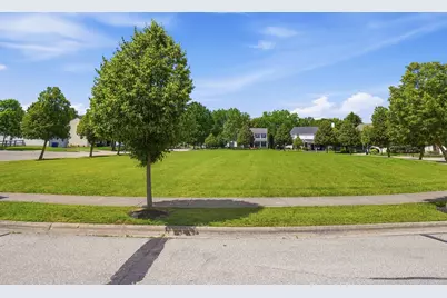 692 Crofton Loop, Delaware, OH 43015 - Photo 3