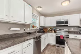 3465 Royal Hill Dr, Columbus, OH 43223 - Photo 15