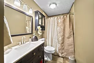 3767 Bridle Ct, Columbus, OH 43221 - Photo 13