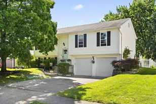 3767 Bridle Ct, Columbus, OH 43221 - Photo 3