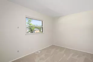 5467 Roche Dr, Columbus, OH 43229 - Photo 15