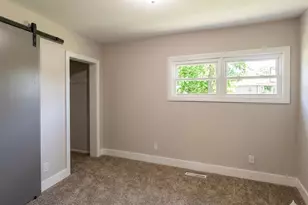 2271 Century Dr, Columbus, OH 43211 - Photo 7