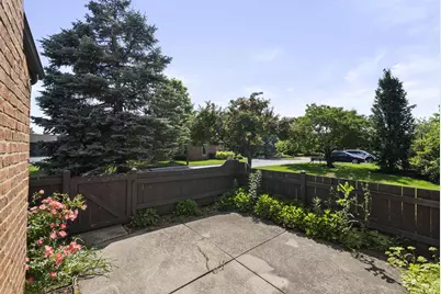 2572 Trottersway Drive, Columbus, OH 43235 - Photo 15