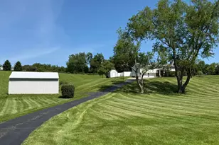 3023 Valley View Rd NE, Lancaster, OH 43130 - Photo 1