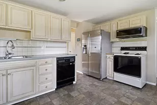 6493 Dobson Square E, Columbus, OH 43229 - Photo 13