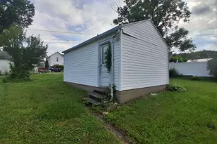 215 Whitehouse St, Crooksville, OH 43731 - Photo 3