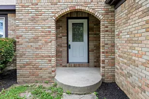 2069 Walnut Hill Park Dr, Columbus, OH 43232 - Photo 3