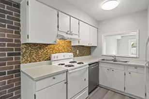 4454 Folkestone Ct S, Columbus, OH 43220 - Photo 3