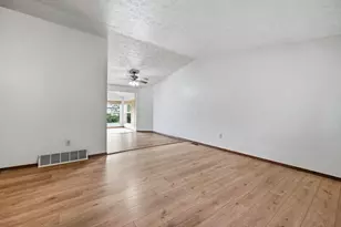 1339 Crestview St, Reynoldsburg, OH 43068 - Photo 7