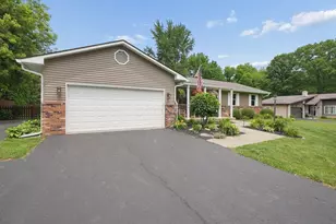 214 Greenbrier Rd, Sunbury, OH 43074 - Photo 3