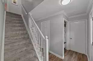 2391 Fishinger Rd, Columbus, OH 43221 - Photo 9
