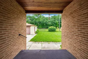 380 Topsfield Rd, Columbus, OH 43228 - Photo 39