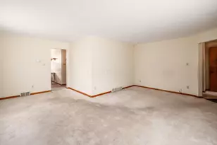 380 Topsfield Rd, Columbus, OH 43228 - Photo 13