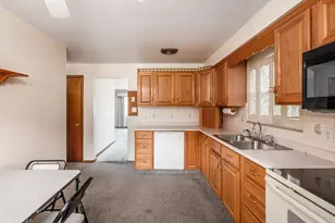 380 Topsfield Rd, Columbus, OH 43228 - Photo 21