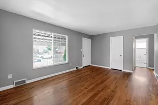 2745 Regina Ave, Columbus, OH 43204 - Photo 7