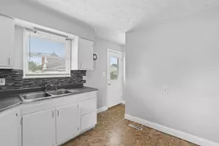 4155 Dixie Ct, Columbus, OH 43228 - Photo 9