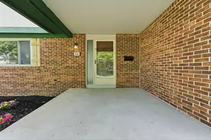 5446 Blue Ash Rd, Columbus, OH 43229 - Photo 3