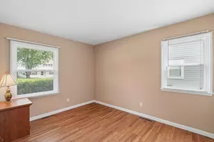 263 Carilla Ln, Columbus, OH 43228 - Photo 13