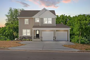 908 Eastern Ave, Bellefontaine, OH 43311 - Photo 3