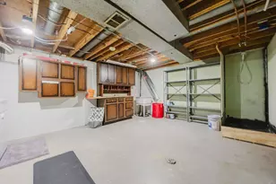 614 Dlyn St, Columbus, OH 43228 - Photo 29