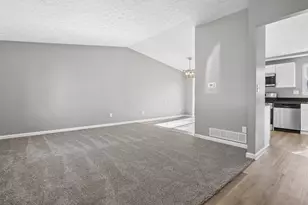 1300 Laurel Green Pl, Galloway, OH 43119 - Photo 5