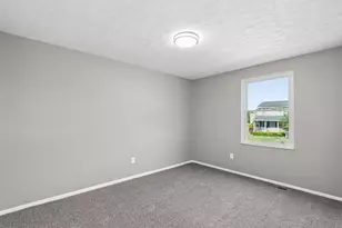 1300 Laurel Green Pl, Galloway, OH 43119 - Photo 15