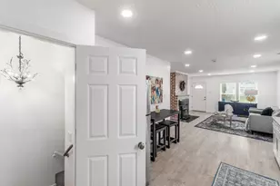 1034 E 19th Ave, Columbus, OH 43211 - Photo 9